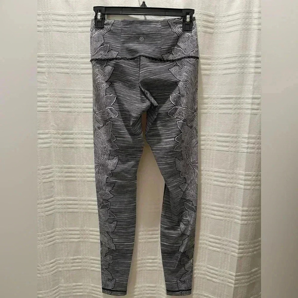 Lululemon Dottie tribe legging - Picture 3 of 9